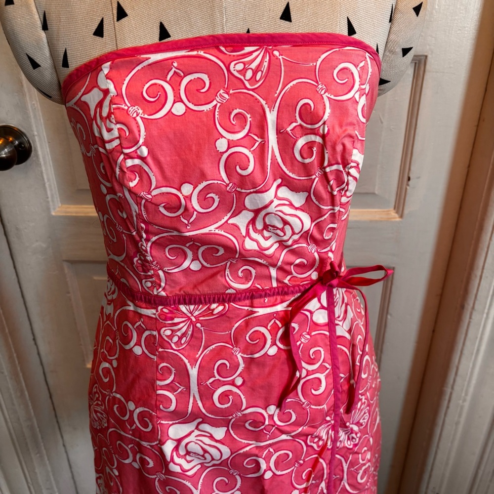 Vintage Lilly Pulitzer Strapless Dress
Spring break 26 retro Vibes!
Pink/White - Picture 3 of 12
